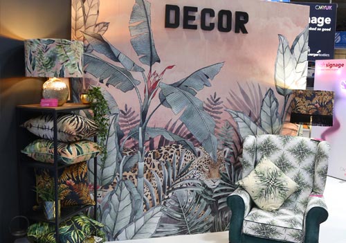 HAZEL CARRUTHERS Collaborate with CMYUK to create a stunning Décor exhibit at Sign and Digital UK, 2019