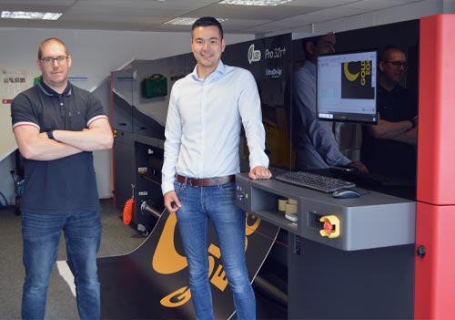 Paul Jenkinson and Peter Symonds from Display Wizard with an EFI VUTEk 32r + from CMYUK
