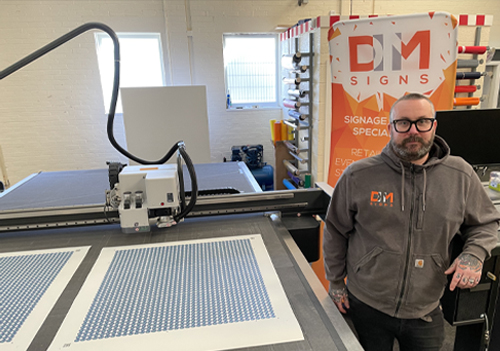 Jamie Collins from DM Signs with a Kongsberg X44 from CMYUK