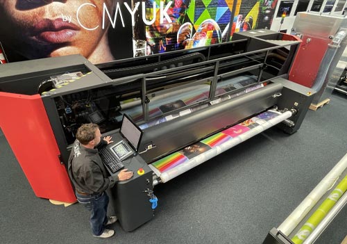 Brett Platt with the new EFI VUTEk FabriVU 340i at CMYUK Demonstration centre.