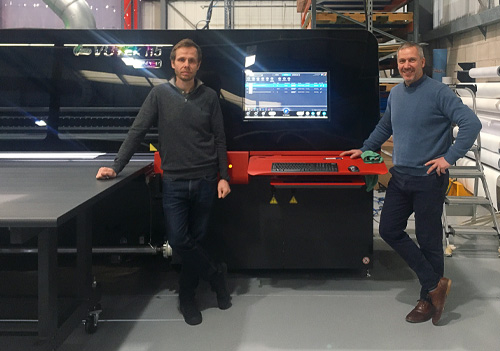 David Lister and Adrian Rushton from MX Display with an EFI VUTEk h5 from CMYUK.