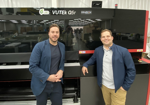 Dane Hamer and Matt Dahan from parrotprint.com with an EFI VUTEk Q5r digital printer from CMYUK