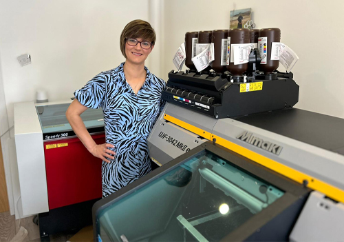 Ashleigh Hopwood, Owner and producer at Pawdeco.co.uk, a dedicated Pet Keepsake business, with a Mimaki UJF-3042MkII e UV LED.