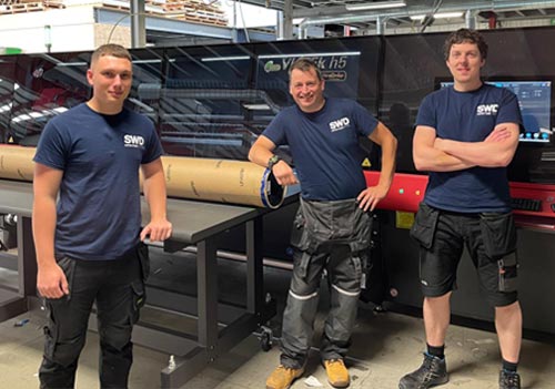 Super-Wide Format print team with an EFI VuteK h5.